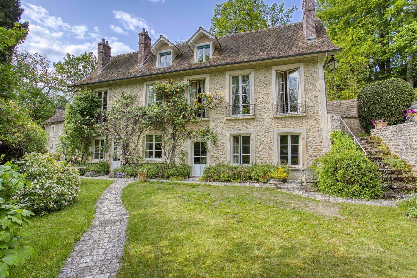 Maison 8 pièces 210 m² · à Montfort-l'Amaury · 210 m² · 1 850 000 €