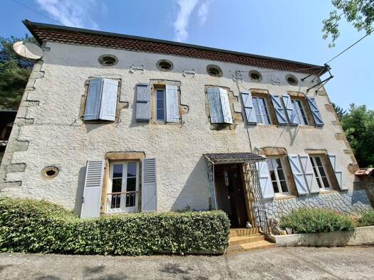 Maison à vendre 273 000 € 7 pièces 4 chambres 147 m² 1 340 m² de terrain Zone Rurale Figeac 46100