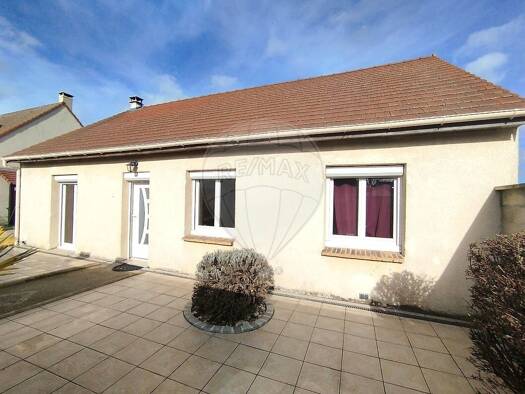 Maison de plain-pied à vendre 259 000 € 4 pièces 3 chambres 79 m² 561 m² de terrain Mormant 77720