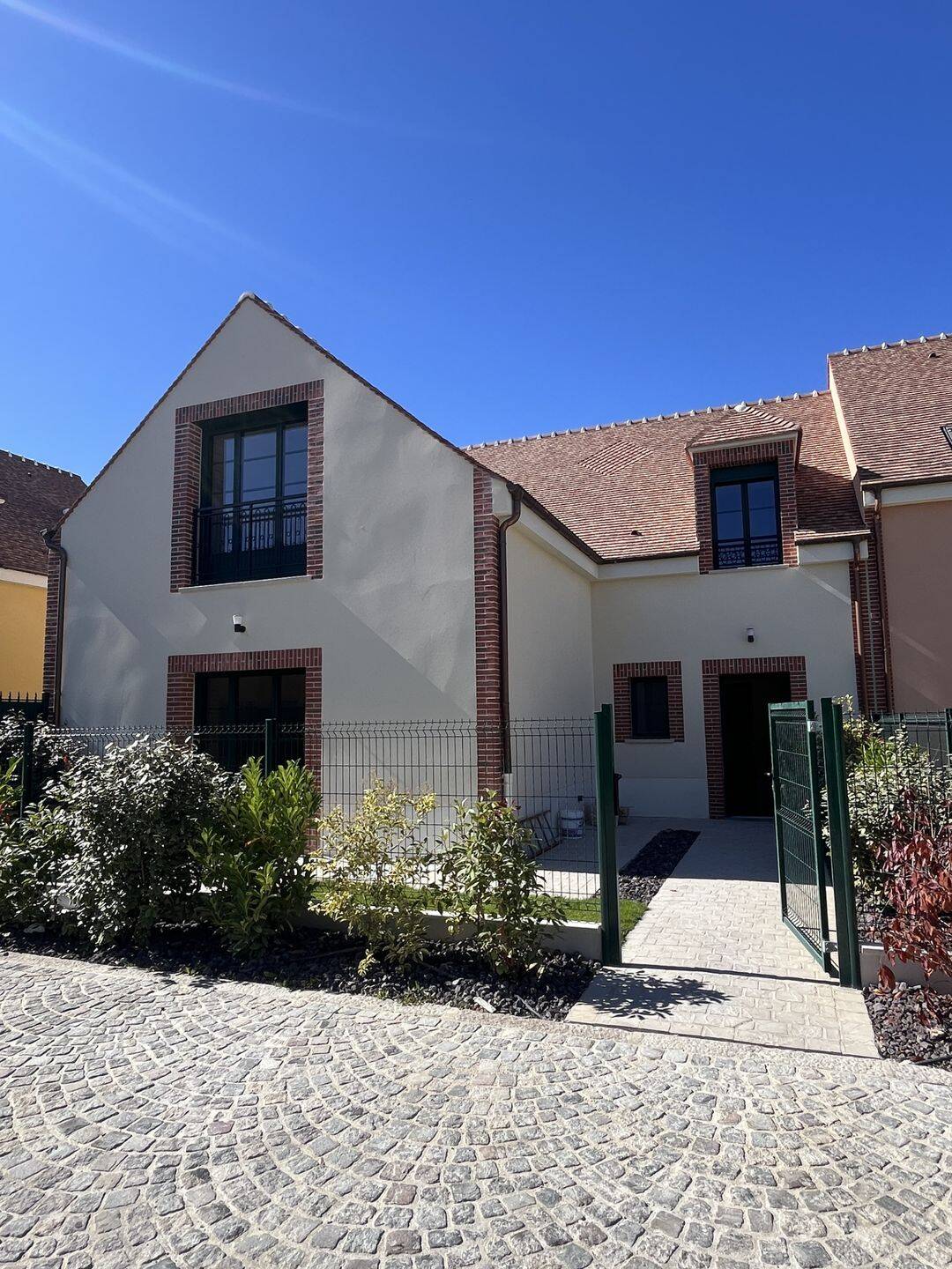 Maison 5 pièces 173 m² · à Bû · 172,7 m² · 1 550 €/mois