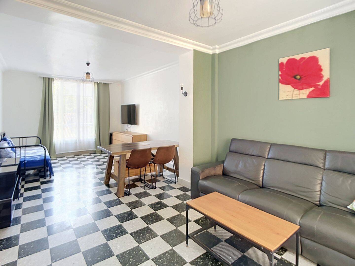 Appartement 3 pièces 82 m² · à Avignon · 82,1 m² · 875 €