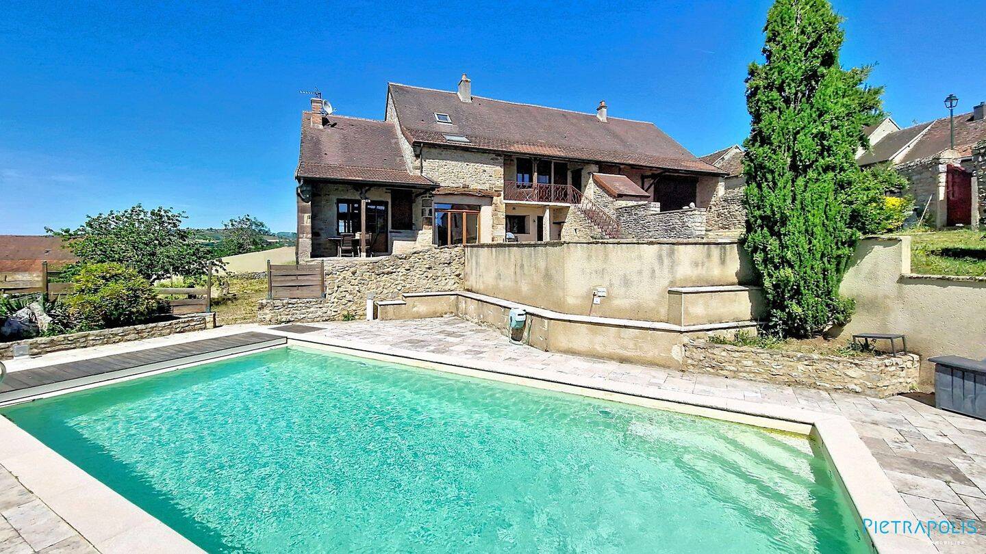Maison 8 pièces 213 m² · à Sigy-le-Châtel · 213 m² · 258 000 €