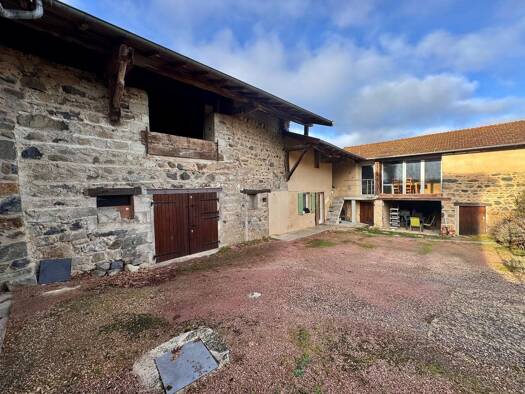 Maison à vendre 170 000 € 3 pièces 1 chambre 119 m² 659 m² de terrain Cluny 71250