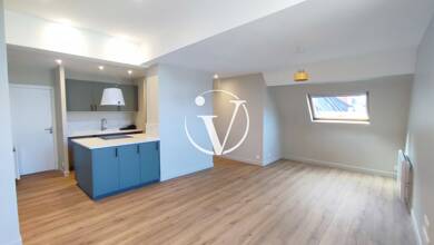 Appartement à louer 825 € 3 pièces 2 chambres 72 m² Sous le toit, Étage 3/3 Centre Ville Vendome 41100