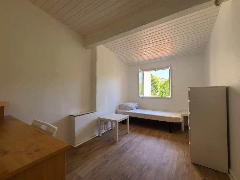 Appartement à louer 535 € 1 pièce 20 m² Sous le toit, Étage 1/1 Saint Jean-Belcier-Carle Vernet-Albert 1er Bordeaux 33800