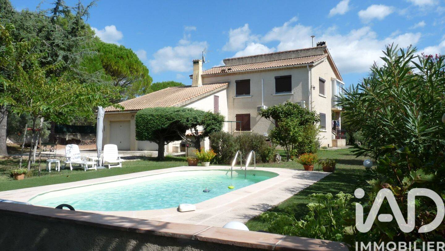 Maison 7 pièces 180 m² · à Saint-Martin-de-la-Brasque · 180 m² · 594 000 €