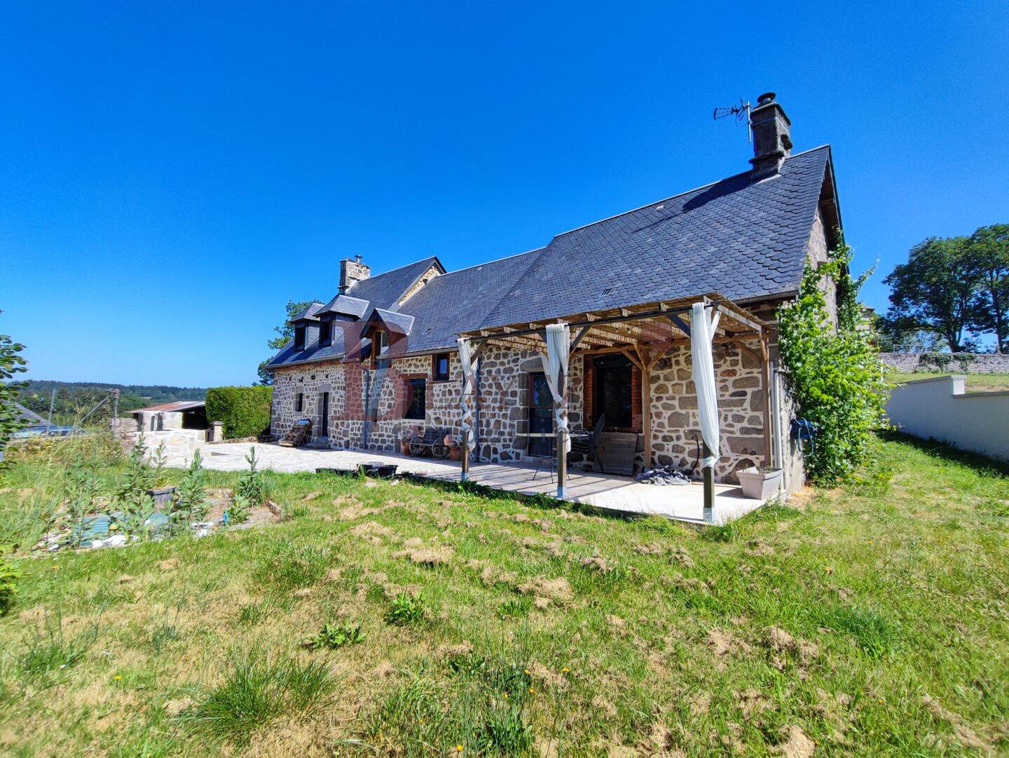 Maison 6 pièces 157 m² · à Ussel · 156,9 m² · 246 100 €