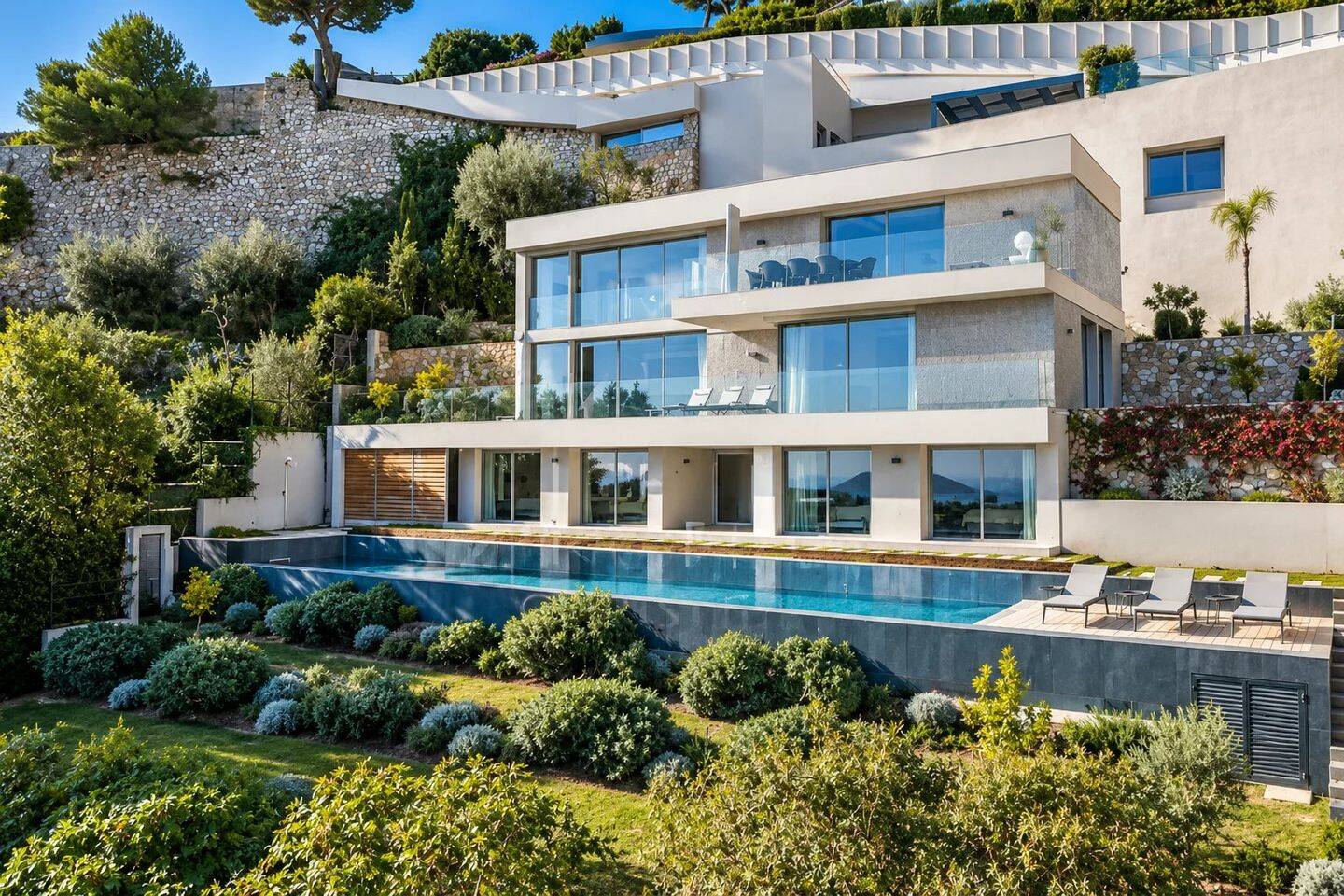 Maison 9 pièces 360 m² · à Villefranche-sur-Mer · 360 m² · 31 000 €/mois