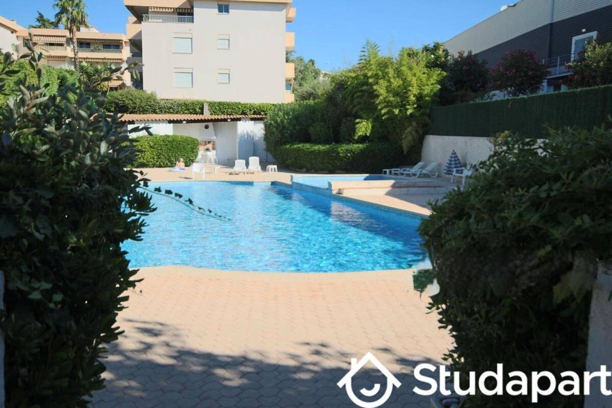 Appartement 1 pièce 28 m² · à Saint-Laurent-du-Var · 28 m² · 950 €/mois