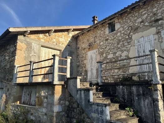 Maison à vendre 92 316 € 4 pièces 3 chambres 98 m² 2 179 m² de terrain Sonnac 12700