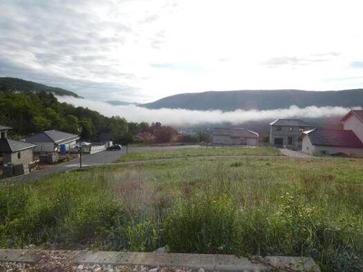 Terrain constructible viabilisé à vendre 79 500 € 696 m² de terrain Oyonnax 01100