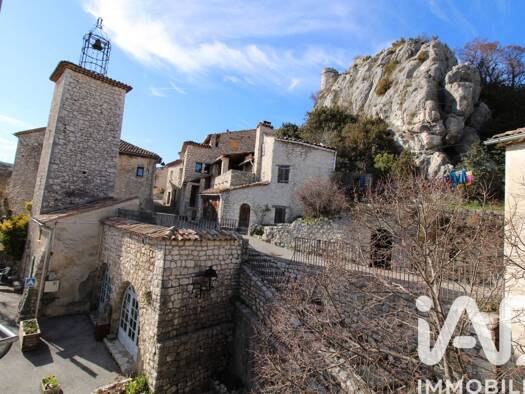 Maison à vendre 185 000 € 5 pièces 2 chambres 100 m² 59 m² de terrain Trigance 83840