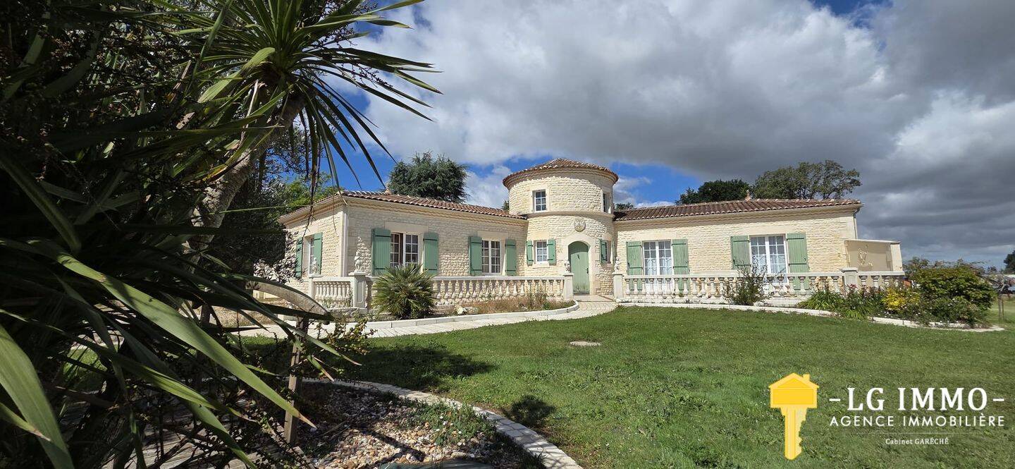 Maison 6 pièces 197 m² · à Saint-André-de-Lidon · 197 m² · 430 000 €