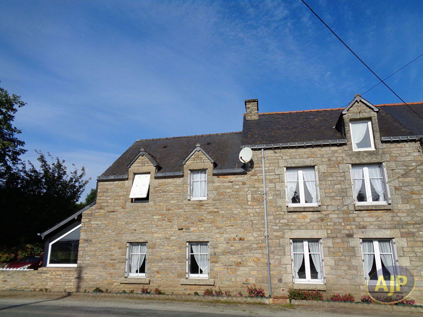 Maison 8 pièces 147 m² · à Cruguel · 147 m² · 229 190 €