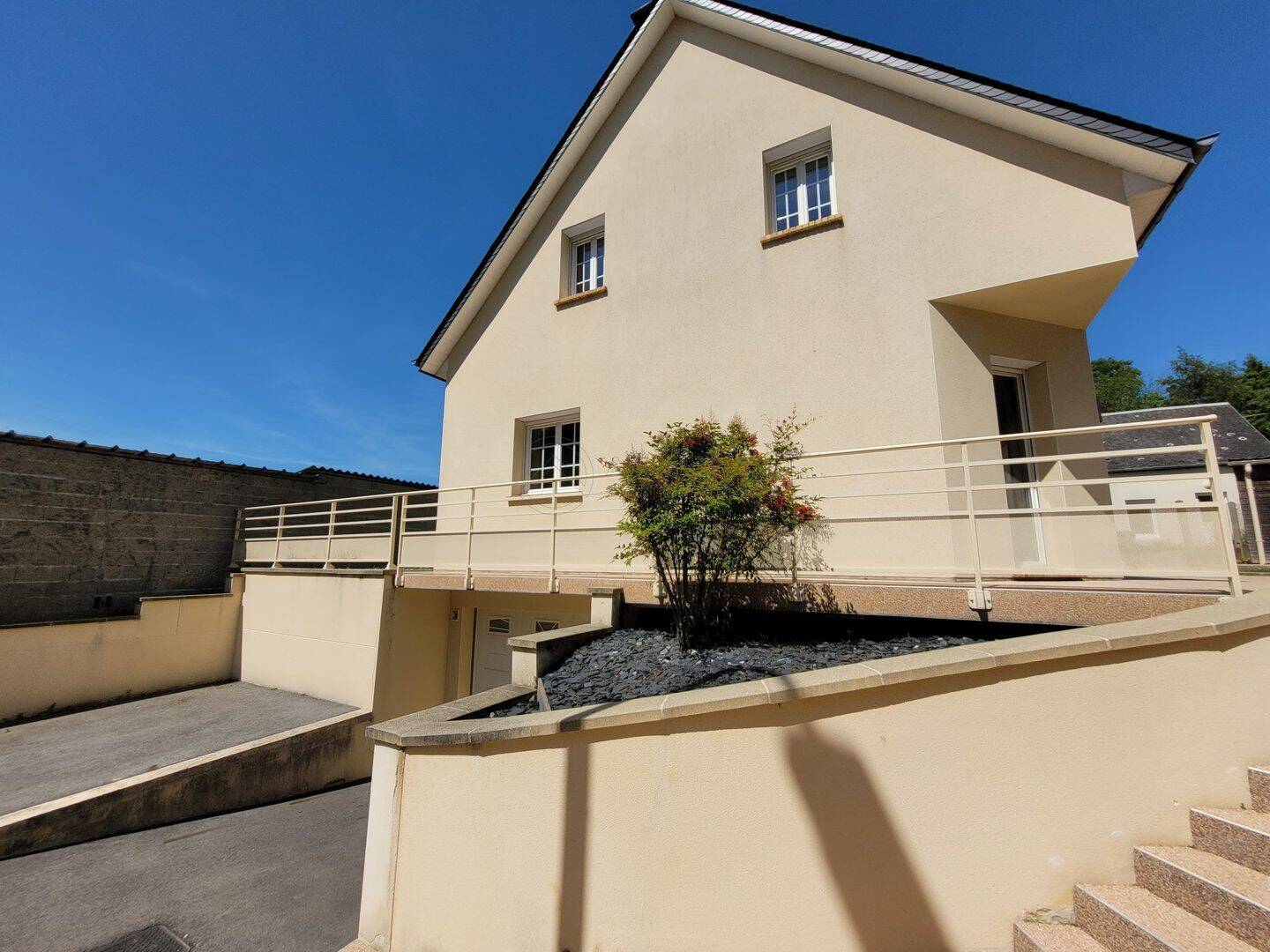 Maison 5 pièces 100 m² · à Yvetot · 100 m² · 1 100 €/mois