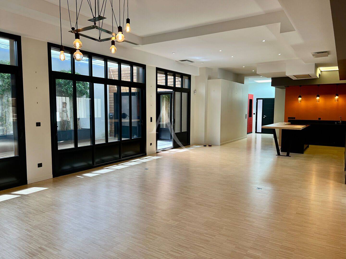 Maison 8 pièces 190 m² · à Clermont-Ferrand · 190 m² · 2 200 €