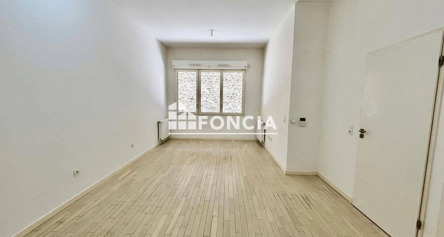 Appartement 1 pièce 29 m² · à Versailles · 28,9 m² · 842 €
