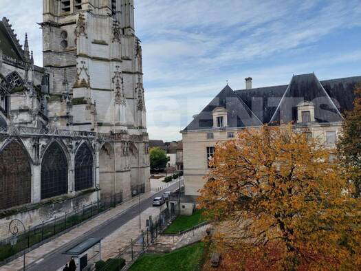 Appartement à vendre 68 500 € 1 pièce 31 m² Étage 3/3 Cathédrale Troyes 10000