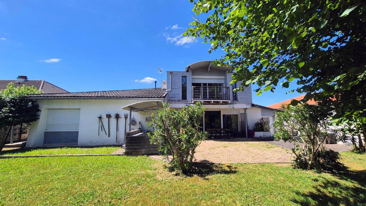 Maison 6 pièces 240 m² · à Pau · 240 m² · 250 000 €