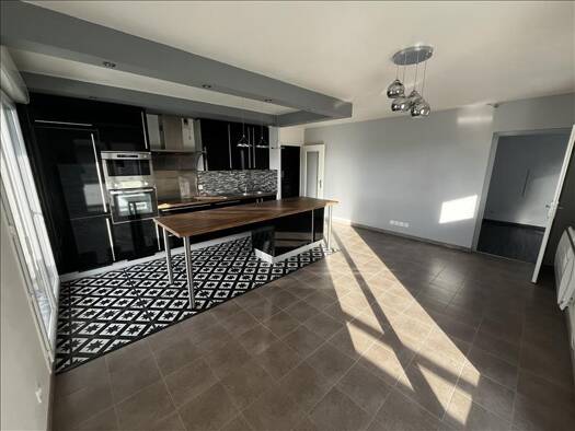 Appartement à louer 898 € 4 pièces 3 chambres 75,5 m² 2ème étage Giraudeau Tours 37000