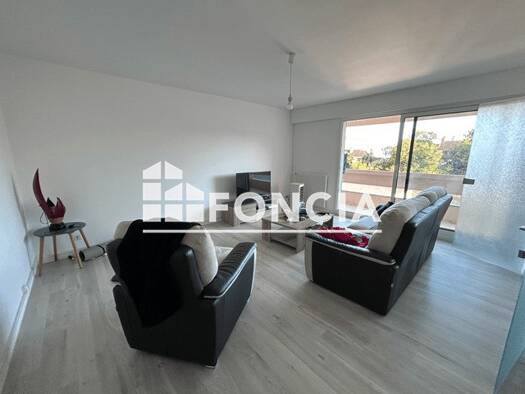Appartement à louer 825 € 4 pièces 3 chambres 74,6 m² 1er étage Pentagone La Roche-sur-Yon 85000