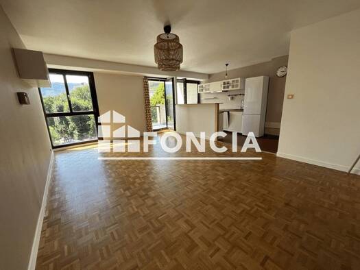 Appartement à louer 1 128 € 4 pièces 3 chambres 94,6 m² Étage 3/3 Antiquaire - Notre Dame  Grenoble 38000