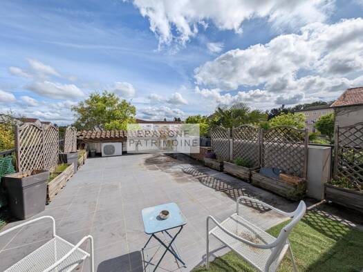 Immeuble à vendre 699 000 € 270 m² Saint-Laurent-de-Mure 69720