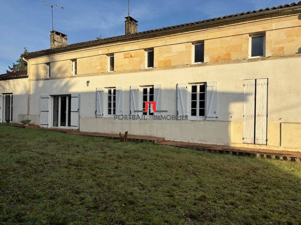 Maison 8 pièces 204 m² · à Coutras · 204 m² · 160 000 €
