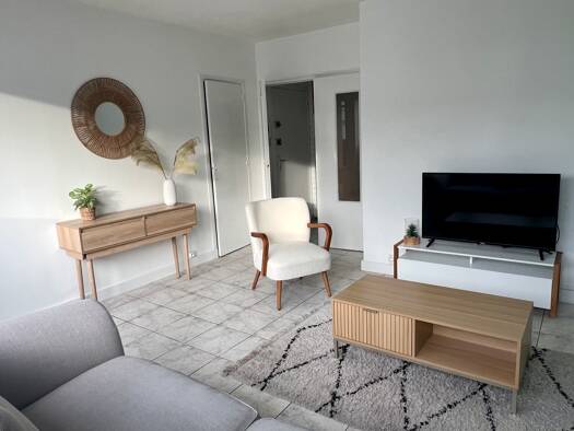 Appartement à louer 850 € 4 pièces 3 chambres 70 m² Étage 6/7 Ormeau-Figarol Tarbes 65000