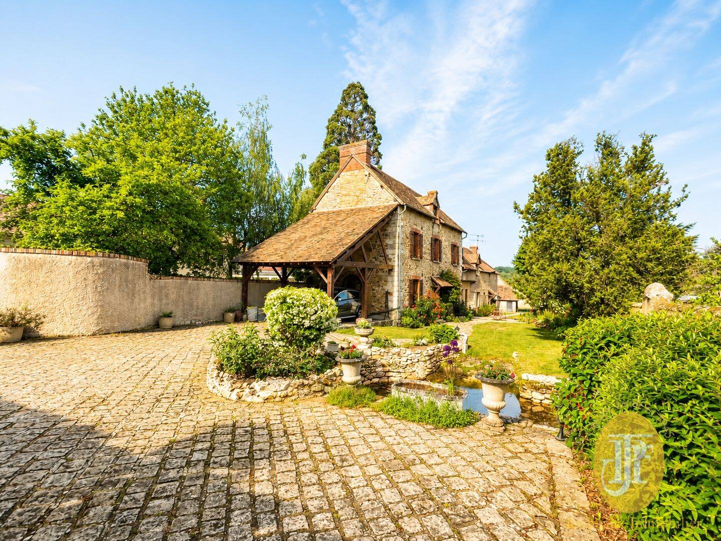 Maison 8 pièces 225 m² · à La Chapelle-Longueville · 225 m² · 515 000 €