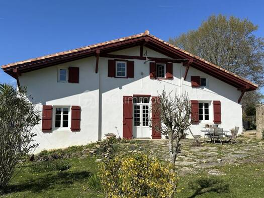Maison à vendre 590 000 € 7 pièces 5 chambres 158 m² 3 000 m² de terrain Urcuit 64990