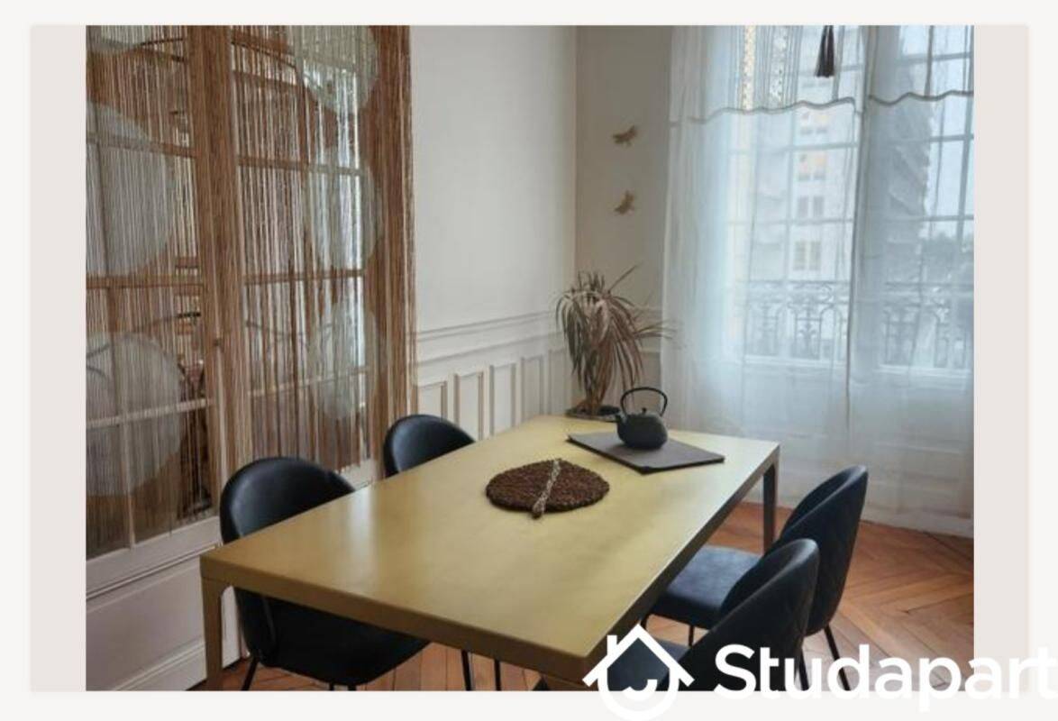 1 pièce 15 m² · à Choisy-le-Roi · 15 m² · 725 €