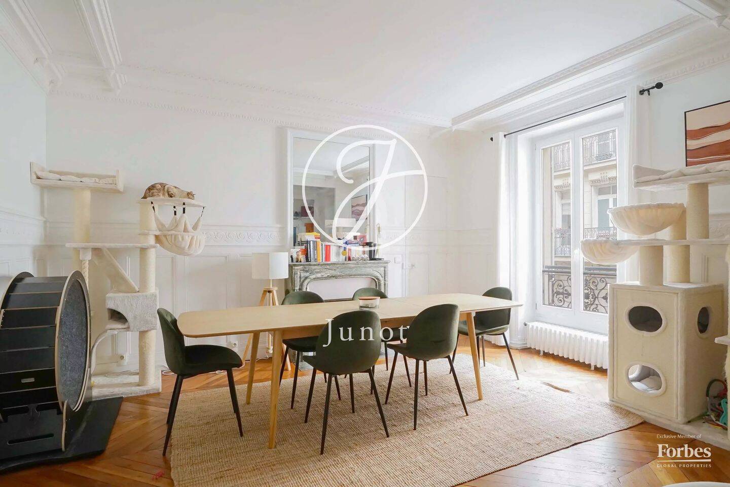 Appartement 5 pièces 124 m² · à Paris 17ème Arrondissement · 123,6 m² · 1 679 000 €