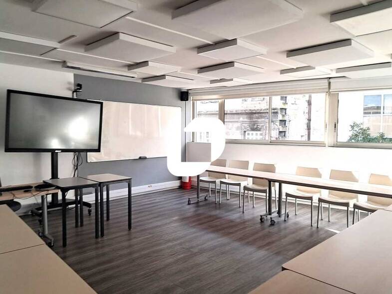 Espace bureau à vendre 2 600 000 € 807,7 m² de bureaux divisible de 808 m² à 808 m² Bordeaux 33000