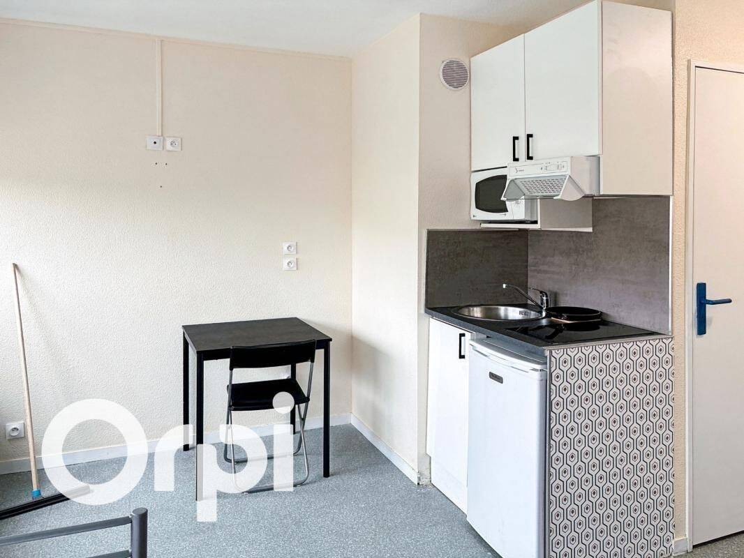 Appartement 1 pièce 18 m² · à Élancourt · 17,6 m² · 694 €/mois