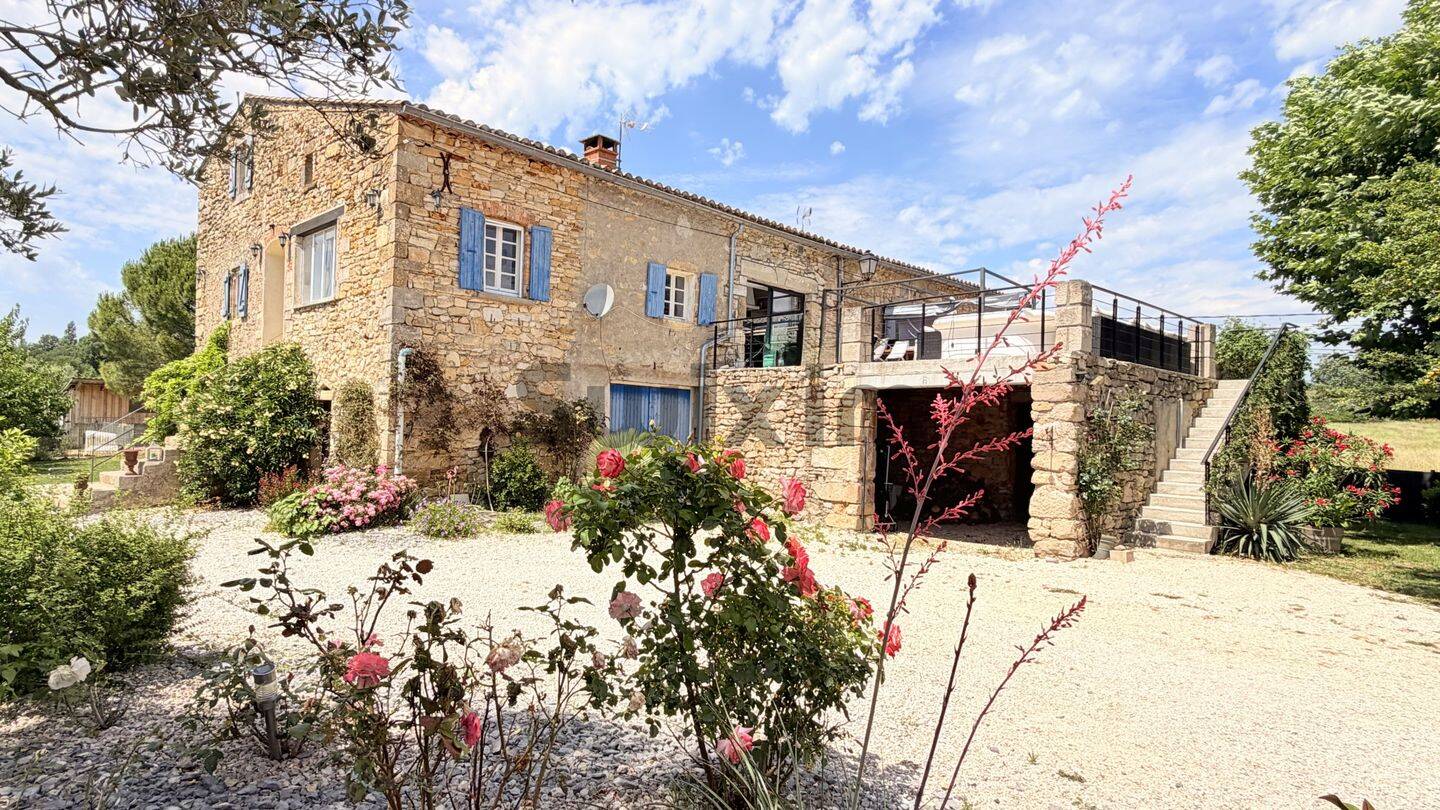 Maison 10 pièces 244 m² · à Barjac · 244 m² · 530 000 €
