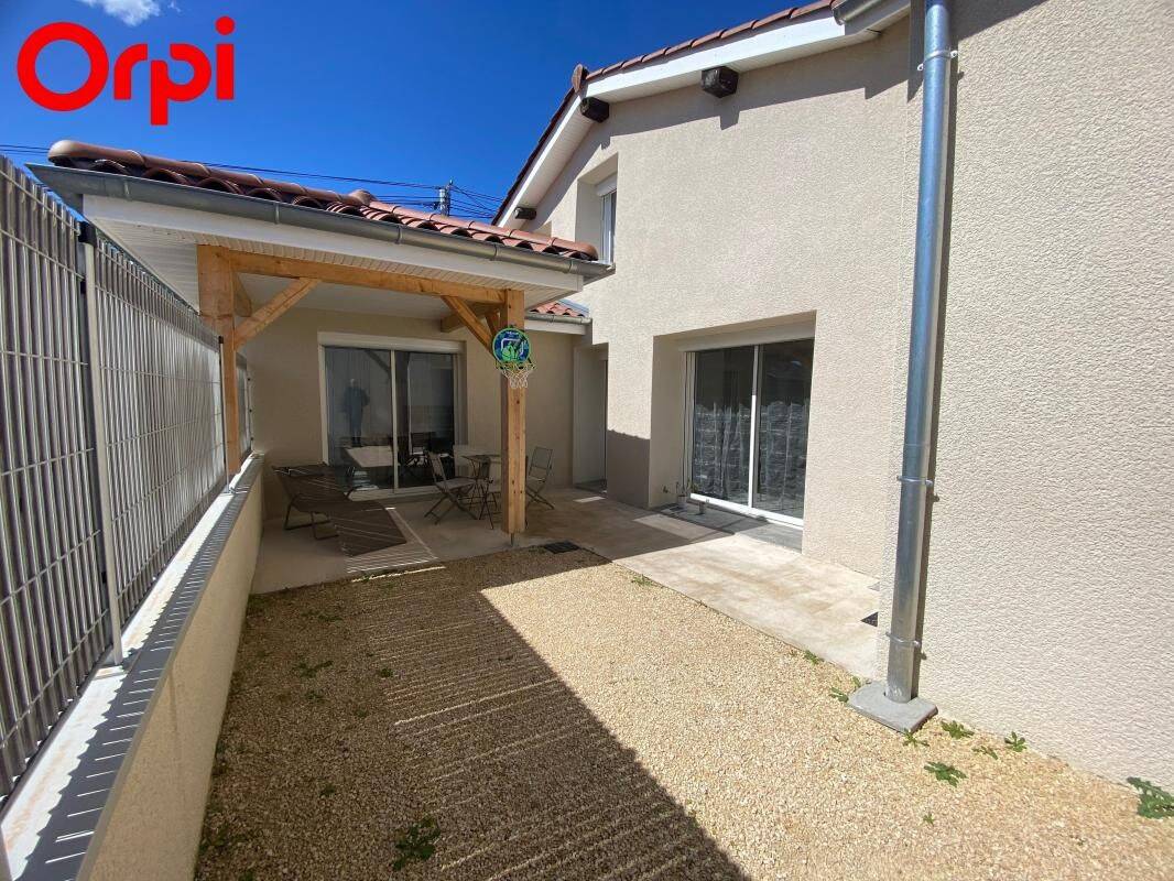 Maison 3 pièces 88 m² · à Pact · 88 m² · 860 €