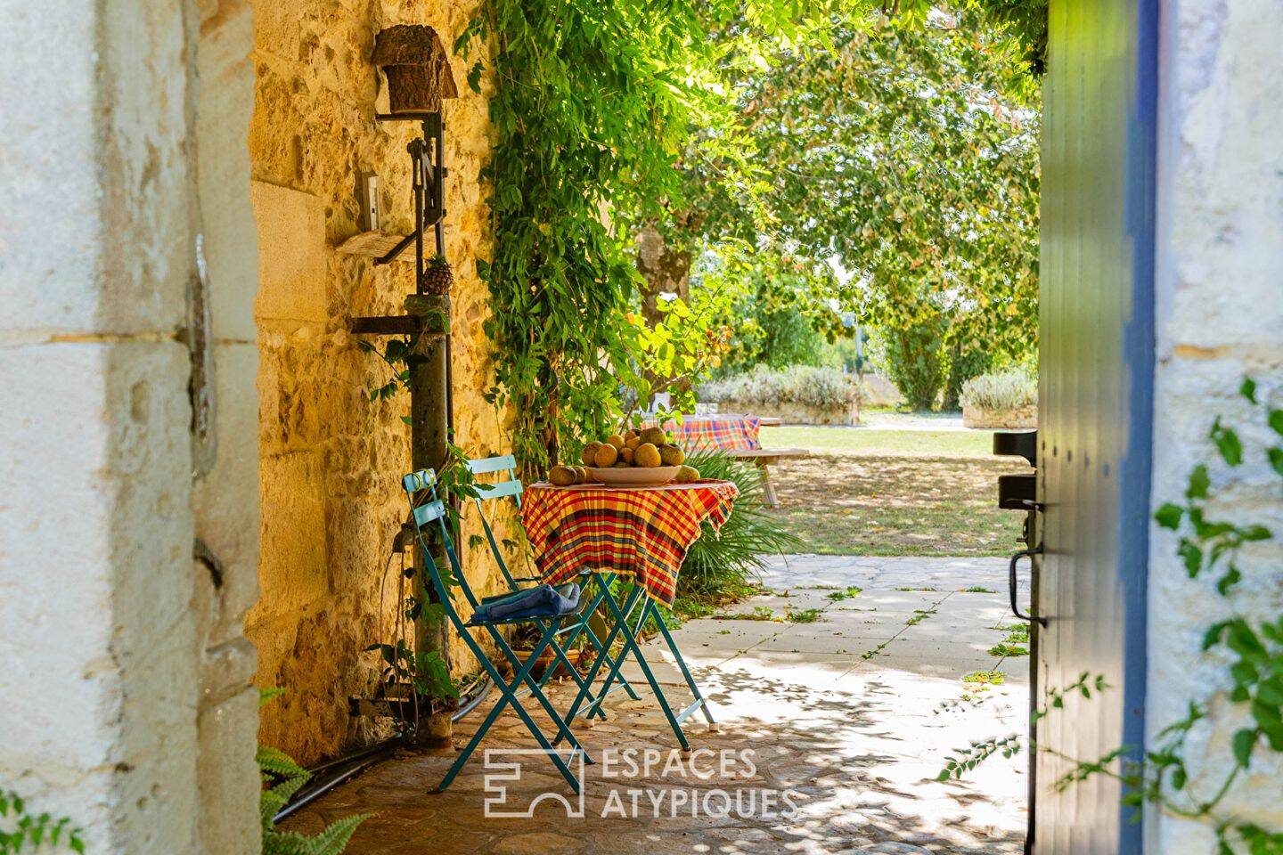 Maison 12 pièces 490 m² · à Saint-Agnant · 490 m² · 895 000 €