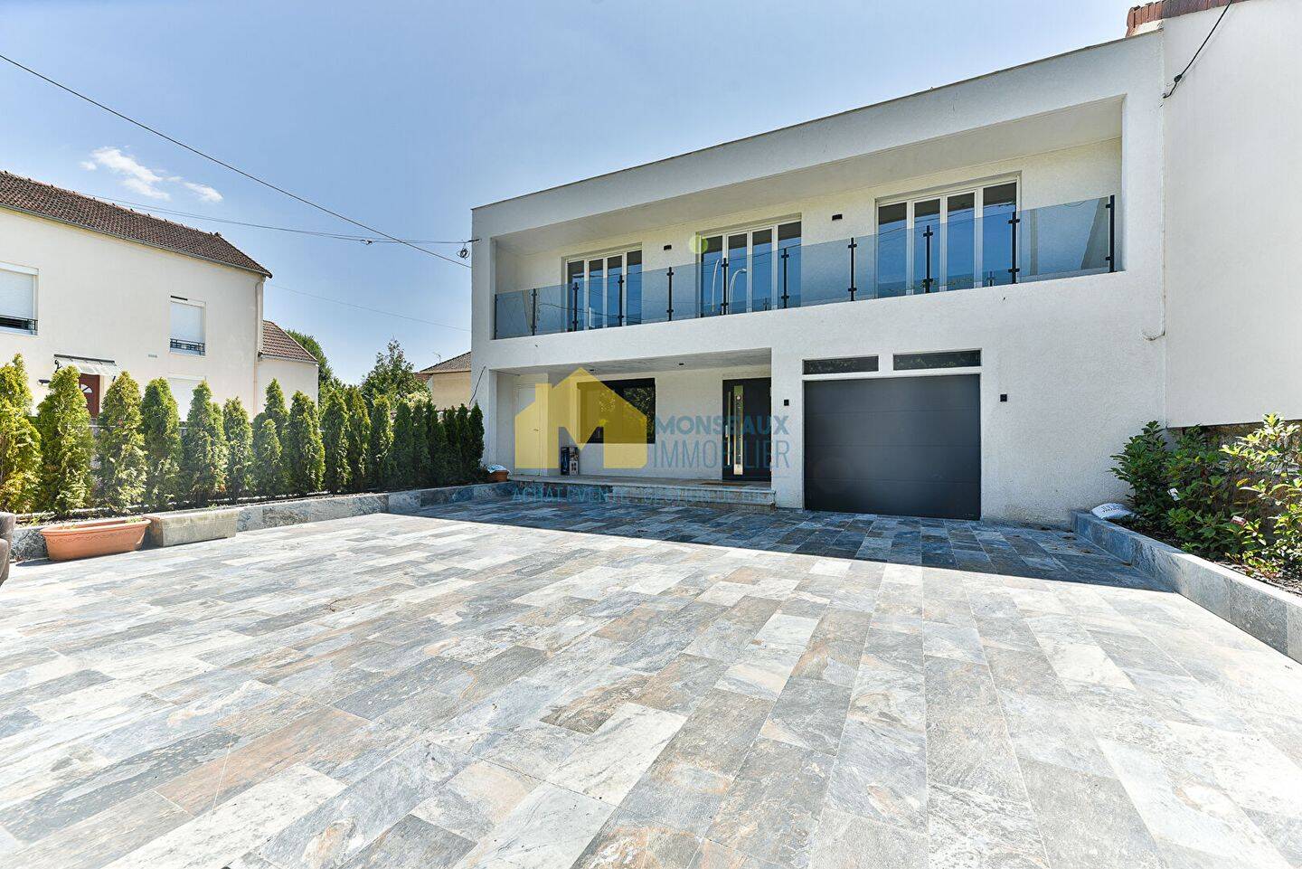 Maison 7 pièces 188 m² · à Sainte-Geneviève-des-Bois · 188 m² · 2 500 €