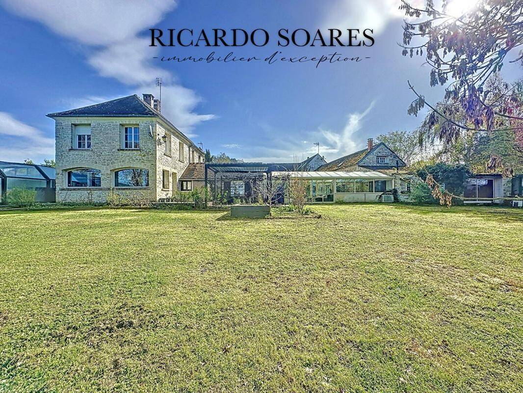Maison 10 pièces 528 m² · à Senlis · 528 m² · 900 000 €