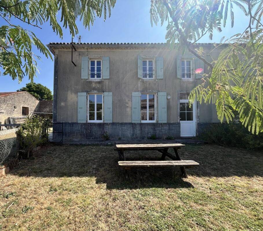 Maison 3 pièces 98 m² · à Thézac · 98,2 m² · 750 €