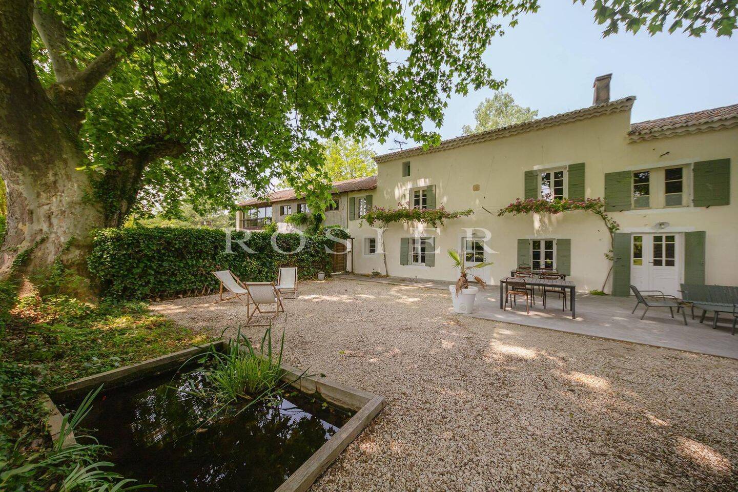 Maison 16 pièces 528 m² · à Le Thor · 528 m² · 1 390 000 €