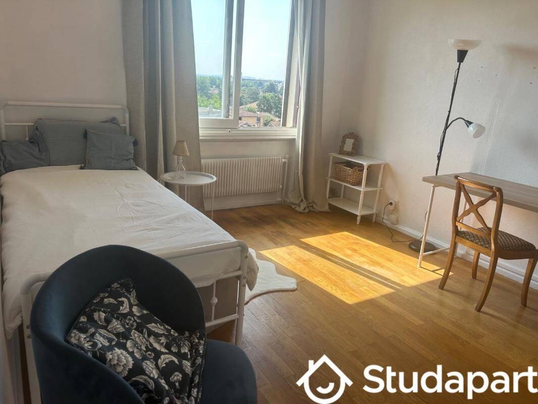 1 pièce 17 m² · à Bron · 17 m² · 569 €