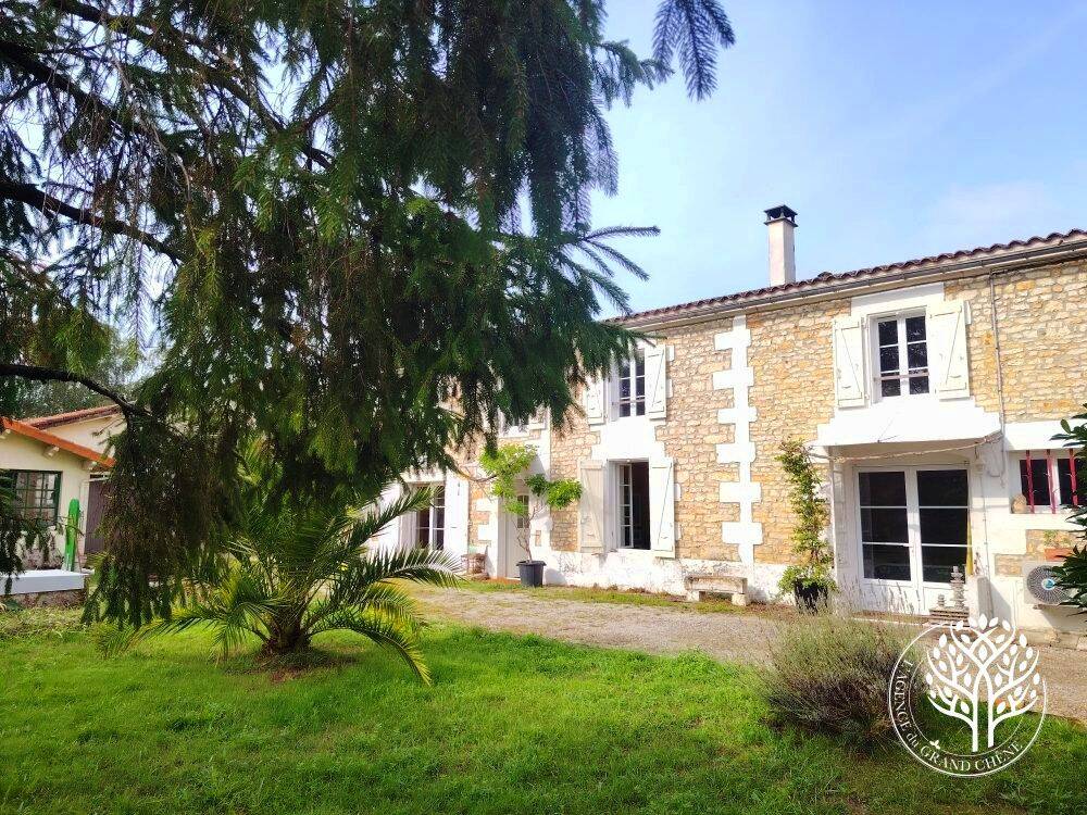 Maison 7 pièces 126 m² · à Saint-Savinien · 126 m² · 247 000 €