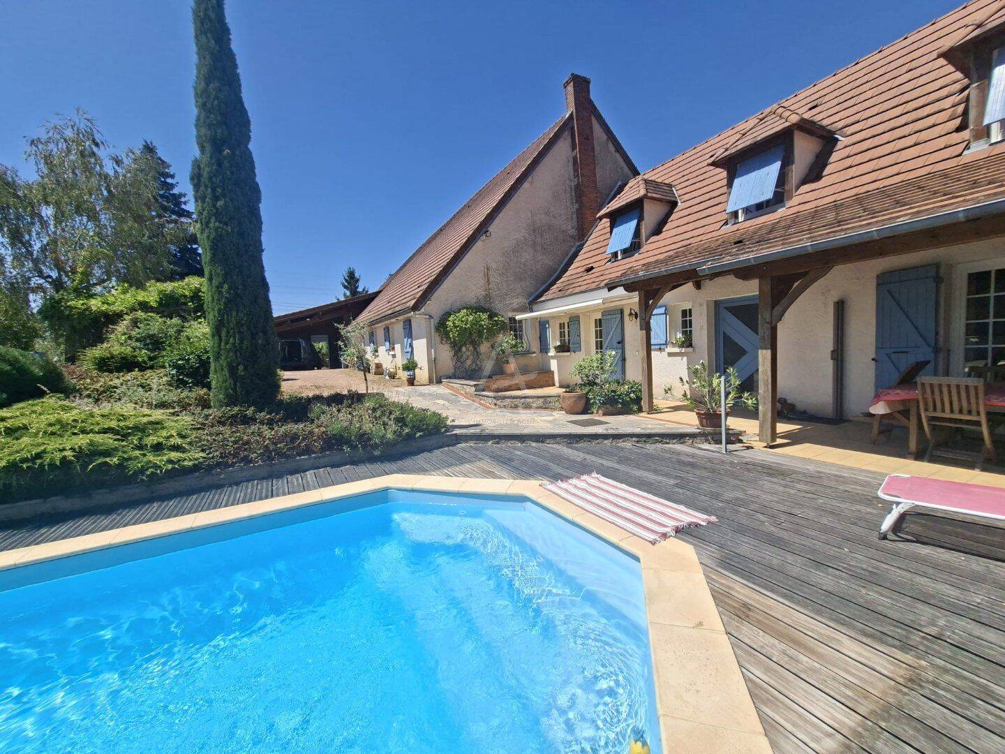 Maison 8 pièces 168 m² · à Parigny-les-Vaux · 168 m² · 296 900 €