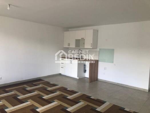 Appartement à louer 735 € 2 pièces 1 chambre 62,6 m² RDC Villegouge 33141