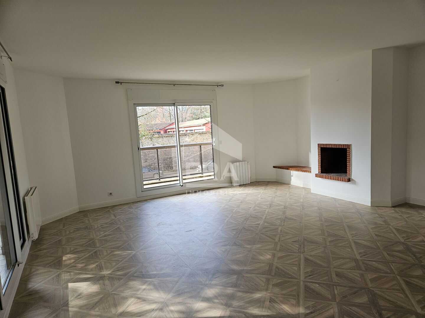 Appartement 5 pièces 113 m² · à Écully · 112,6 m² · 1 720 €/mois