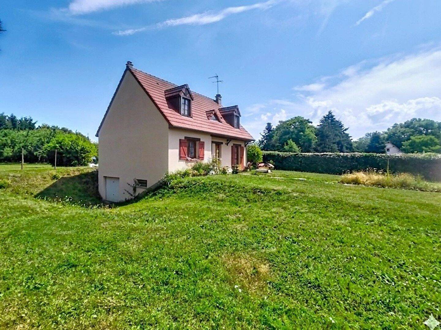 Maison 5 pièces 110 m² · à Mesnils-sur-Iton · 110 m² · 240 350 €