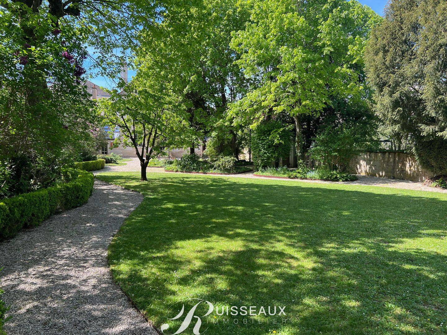 Maison 11 pièces 308 m² · à Dijon · 308 m² · 2 150 000 €
