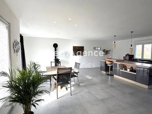 Maison de plain-pied à vendre 161 000 € 4 pièces 2 chambres 100 m² 1 374 m² de terrain Doullens 80600